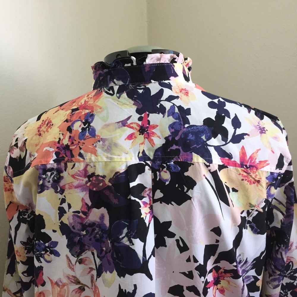 Floral button down blouse - Picture 6 of 8